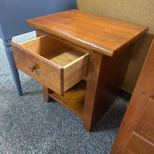 Load image into Gallery viewer, Thomasville Nightstand (25x22x17)
