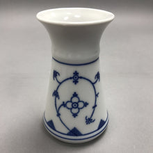 Load image into Gallery viewer, Winterling - Bavaria Strawflower Bud Vase (5")
