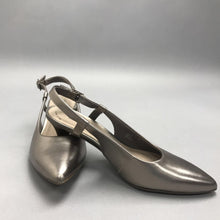 Load image into Gallery viewer, NEW Collection By Clarks Metallic Sling Back Heels Size 7

