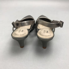 Load image into Gallery viewer, NEW Collection By Clarks Metallic Sling Back Heels Size 7

