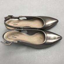 Load image into Gallery viewer, NEW Collection By Clarks Metallic Sling Back Heels Size 7
