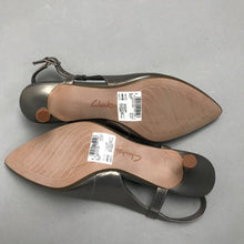 Load image into Gallery viewer, NEW Collection By Clarks Metallic Sling Back Heels Size 7
