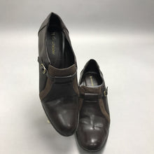 Load image into Gallery viewer, Naturalizer Brown Heeled Shooties Size 7.5
