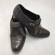 Load image into Gallery viewer, Naturalizer Brown Heeled Shooties Size 7.5
