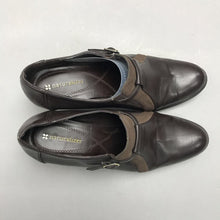 Load image into Gallery viewer, Naturalizer Brown Heeled Shooties Size 7.5
