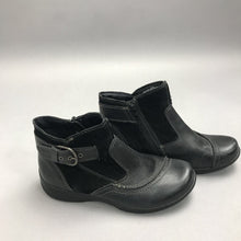 Load image into Gallery viewer, Earth Origins By Earth Black Ankle Booties Size 7
