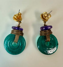 Load image into Gallery viewer, Vintage Antiqued Brass Purple &amp; Teal Art Glass Drop Earrings (2")
