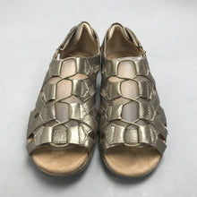 Load image into Gallery viewer, Earth Origins Metallic Sandals Size 7
