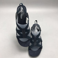 Load image into Gallery viewer, NEW Easy Streets Blue Heels Size 7.5
