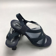 Load image into Gallery viewer, NEW Easy Streets Blue Heels Size 7.5
