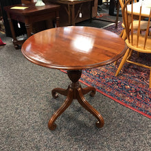 Load image into Gallery viewer, Ethan Allen Walnut Table (32x30x30)

