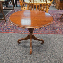 Load image into Gallery viewer, Ethan Allen Walnut Table (32x30x30)
