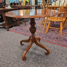 Load image into Gallery viewer, Ethan Allen Walnut Table (32x30x30)
