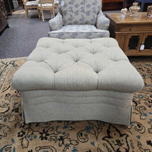 Load image into Gallery viewer, Large Ottoman (17x34x34)
