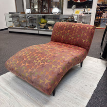 Load image into Gallery viewer, Chaise Lounge (33x40x60)
