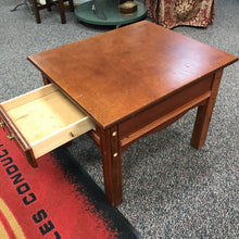 Load image into Gallery viewer, End Table AS IS (21x22x26)
