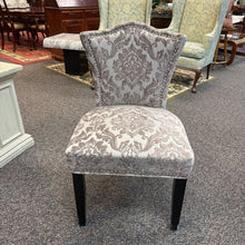 Load image into Gallery viewer, Gray Chair (37x21x22)
