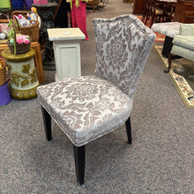 Load image into Gallery viewer, Gray Chair (37x21x22)

