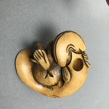 Load image into Gallery viewer, Monkey &amp; Fish Netsuke (~1x1.5x1.5)
