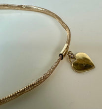 Load image into Gallery viewer, 14K Gold Mesh Heart Charm Bracelet 8" CIrcumference w/ Stretch (1.2g)
