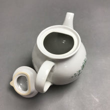 Load image into Gallery viewer, Corning Corelle Coordinates Stoneware Callaway Green Ivy Teapot 5 Cup With Lid (7")
