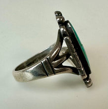 Load image into Gallery viewer, Vintage Sterling Turquoise Oval Ring sz 6

