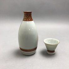 Load image into Gallery viewer, Japanese Kutani-Style Sake Bottle w/ Cup (5.5")
