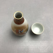 Load image into Gallery viewer, Japanese Kutani-Style Sake Bottle w/ Cup (5.5")
