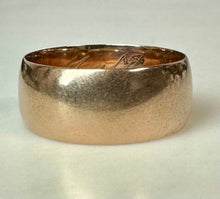 Load image into Gallery viewer, 14K Gold Wedding Band Ring sz 8 (5.0g)
