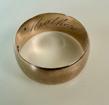 Load image into Gallery viewer, 14K Gold Wedding Band Ring sz 8 (5.0g)
