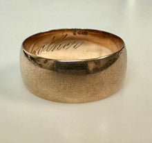 Load image into Gallery viewer, 14K Gold Wedding Band Ring sz 8 (5.0g)
