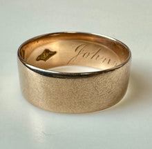 Load image into Gallery viewer, 14K Gold Wedding Band Ring sz 8 (3.9g)

