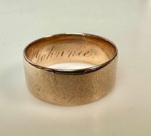 Load image into Gallery viewer, 14K Gold Wedding Band Ring sz 8 (3.9g)
