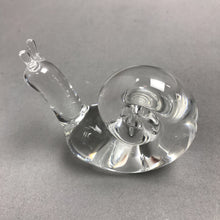 Load image into Gallery viewer, Hand Blown Clear Glass Snail Figurine (3")
