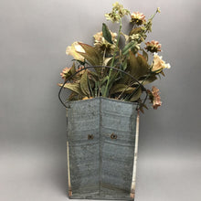 Load image into Gallery viewer, Metal Postale Design Floral Hanging Decor (18")
