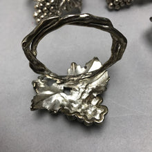 Load image into Gallery viewer, Set of 12 Silverplate Grapes Napkin Rings
