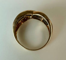 Load image into Gallery viewer, 10K Gold Sapphire Diamond Ring sz 7 (3.1g)
