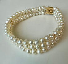 Load image into Gallery viewer, 14K Gold Pearl Triple Strand 7.5" Bracelet (18.9g)
