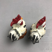 Load image into Gallery viewer, Rooster Salt &amp; Pepper Shakers Black &amp; White (4")
