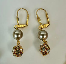 Load image into Gallery viewer, Vintage Suzanne Bjontegard Goldtone Faux Pearl Rhinestone Beaded Chain Necklace Bracelet &amp; Earrings Set
