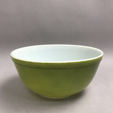 Load image into Gallery viewer, Vintage Pyrex Primary Green 2-1/2 Qt Nesting Mixing Bowl 403 Ovenware (9x4)2 Available

