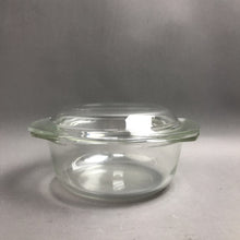 Load image into Gallery viewer, Pyrex De Corning France 453 1.5L Clear Glass Casserole Dish With Lid and Handles

