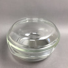 Load image into Gallery viewer, Pyrex De Corning France 453 1.5L Clear Glass Casserole Dish With Lid and Handles
