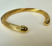 Load image into Gallery viewer, Vintage Goldtone Flexible Twisted Cable Cuff Bracelet (7" Inside Circumference)
