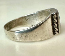 Load image into Gallery viewer, Vintage Sterling Turquoise Ring sz 7
