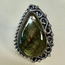 Load image into Gallery viewer, Silver Plated Labradorite Ring sz 5
