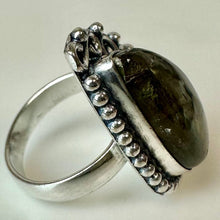 Load image into Gallery viewer, Silver Plated Labradorite Ring sz 5
