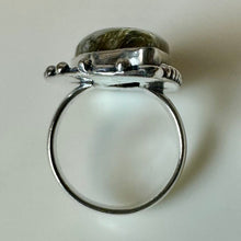 Load image into Gallery viewer, Silver Plated Labradorite Ring sz 5

