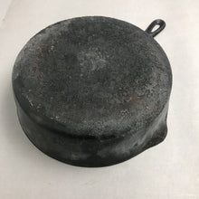 Load image into Gallery viewer, Vintage Unmarked Cast Iron Deep Frying Pan with Lid (3x10.5)
