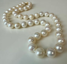 Load image into Gallery viewer, 14K Gold Clasp 18.5" Strand Pearl Necklace (47.7g)
